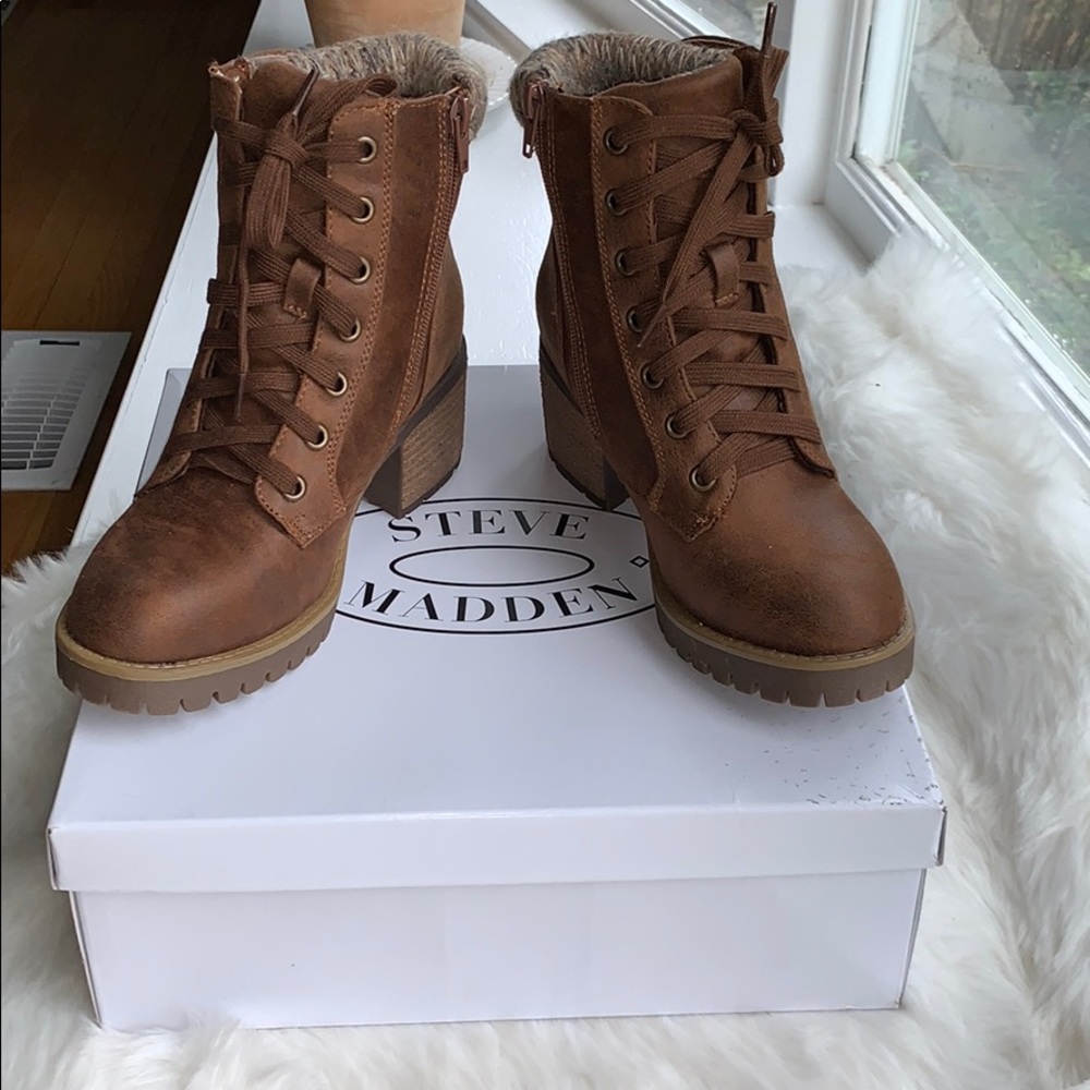 NWOT Steve Madden heeled booties 5.5 with box